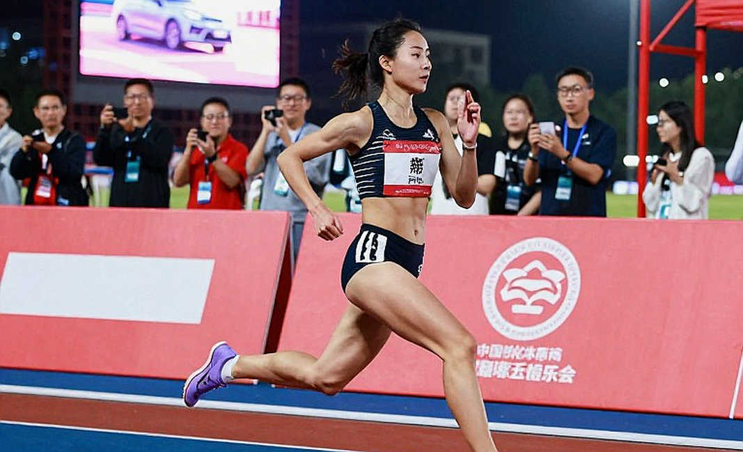 Jemma Reekie: Kỷ lục road mile châu Âu và con đường quay lại đường chạy 800m