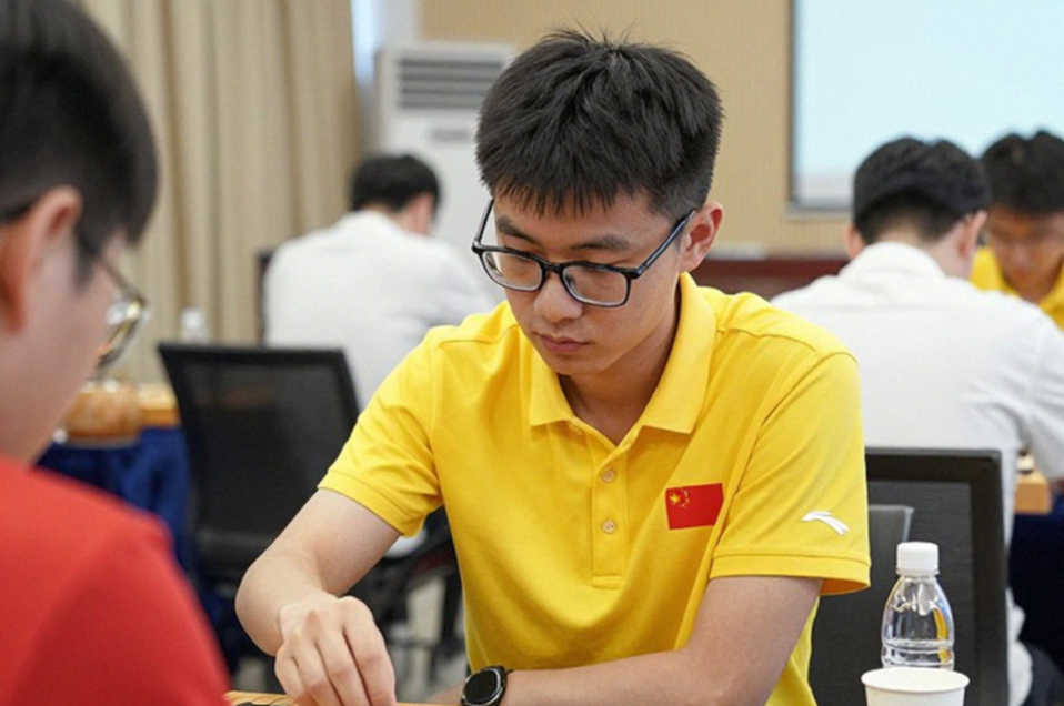 Tháng 8 của ChessBase: một bản Petroff, hai khóa cờ vị trí và câu hỏi không ai đặt