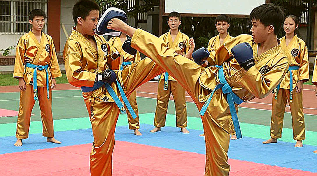 Kamada và bản hợp đồng tự do: đọc kỳ chuyển nhượng bằng quỹ lương, không bằng tin đồn